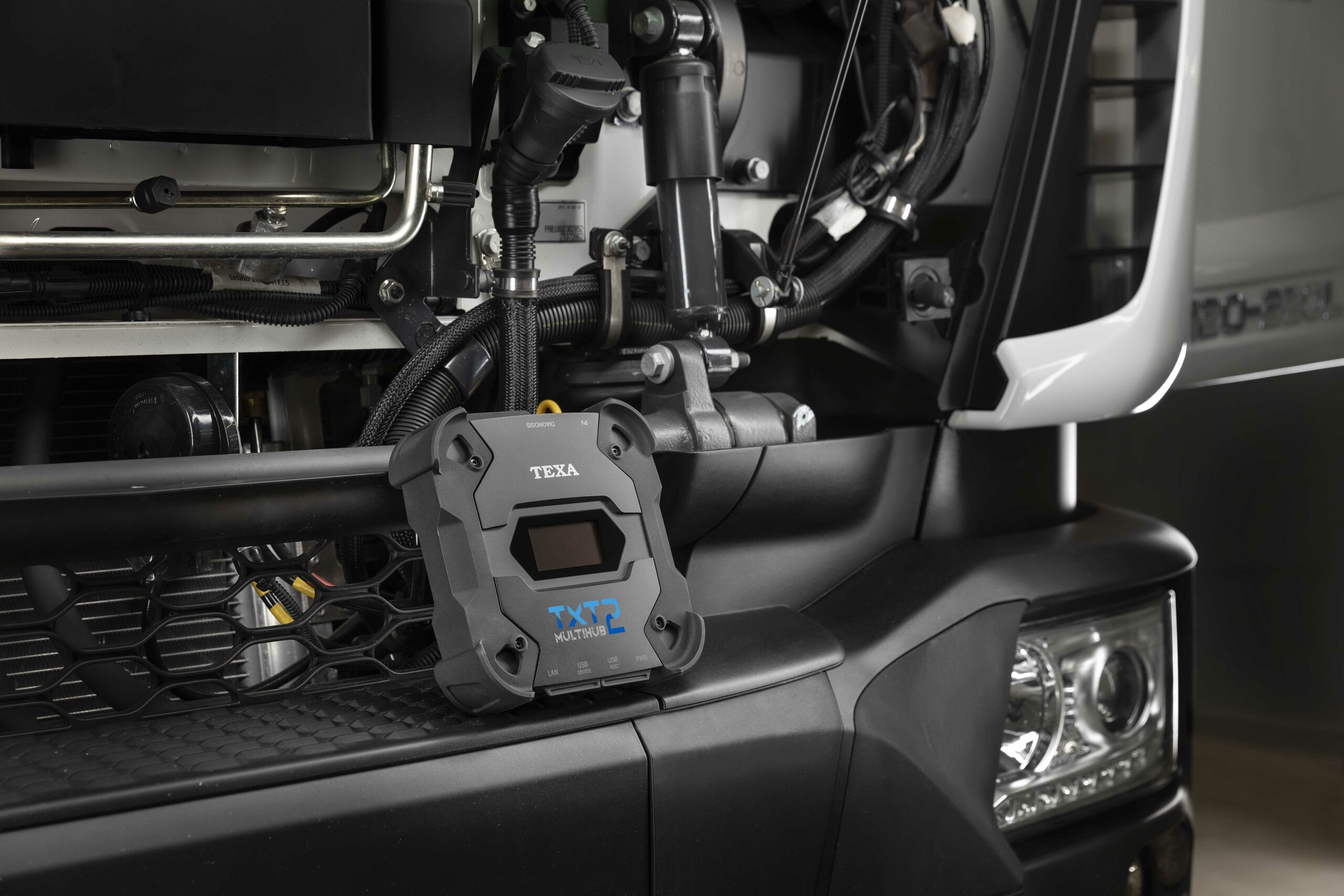 TXT_MULTIHUB_2_truck_iveco-scaled
